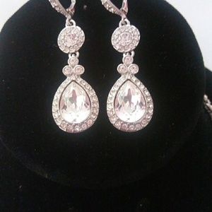 Set of diamond necklace and earrings